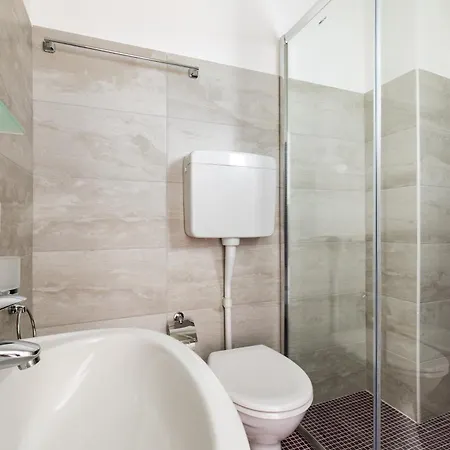Alexander Hotel 3*